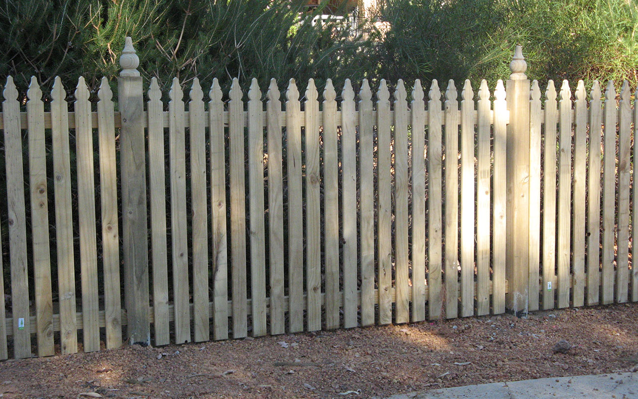 Wholesale Timber Fencing, Wholesale Timber Picket Fencing, Timber colonial picket fencing